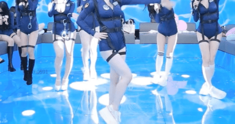 17364373803421.gif
