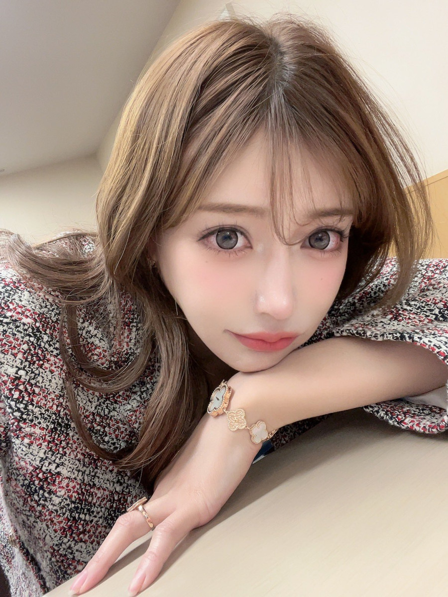 thumb-17502501052323_900x1200.jpg